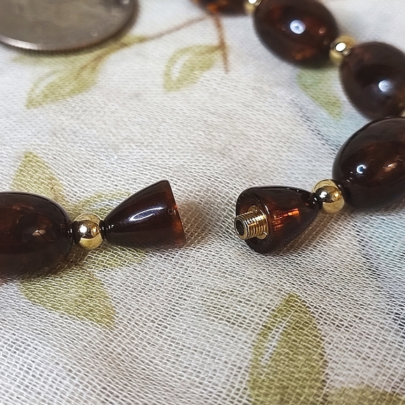 Faux Tortoise Brown Lucite Acrylic Gold Tone Necklace Hidden Clasp Vintage EUC - Picture 7 of 11